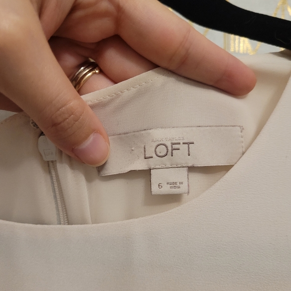 SOLD! GUC LOFT sleeveless bodycon-ish dress, size 6 - Picture 7 of 8